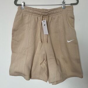 Nike women’s beige shorts